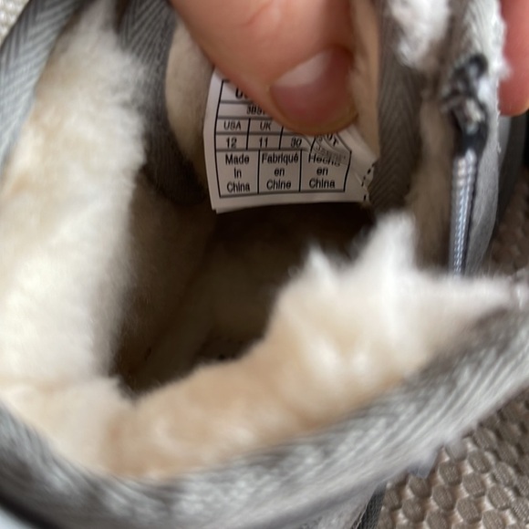 UGG unisex Water Resistant
Chukka Boot - Picture 7 of 7